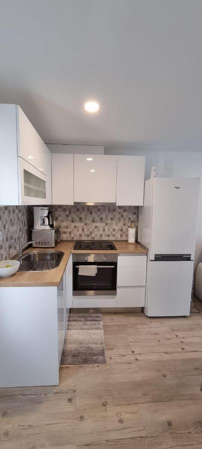 Apartments Sunset ฮวาร์ ภายนอก รูปภาพ