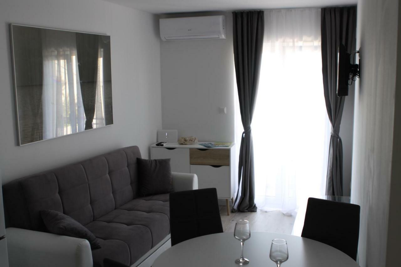Apartments Sunset ฮวาร์ ภายนอก รูปภาพ