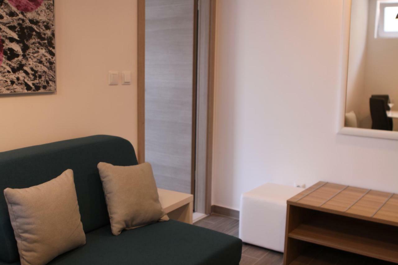 Apartments Sunset ฮวาร์ ภายนอก รูปภาพ