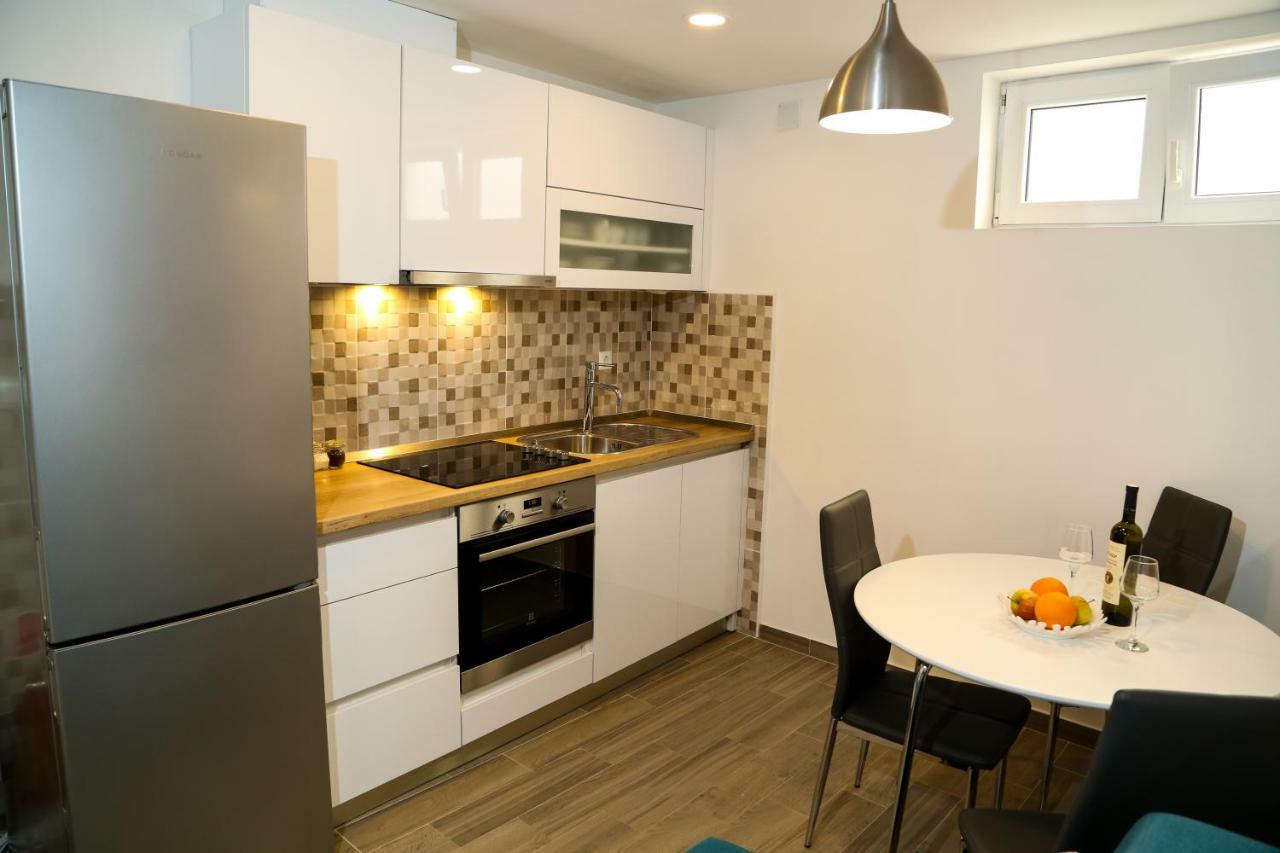 Apartments Sunset ฮวาร์ ภายนอก รูปภาพ