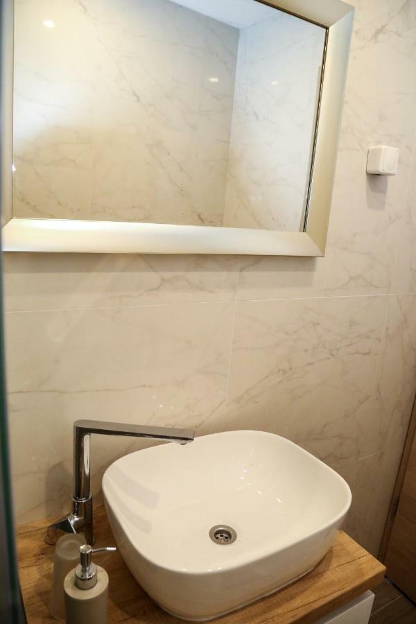 Apartments Sunset ฮวาร์ ภายนอก รูปภาพ