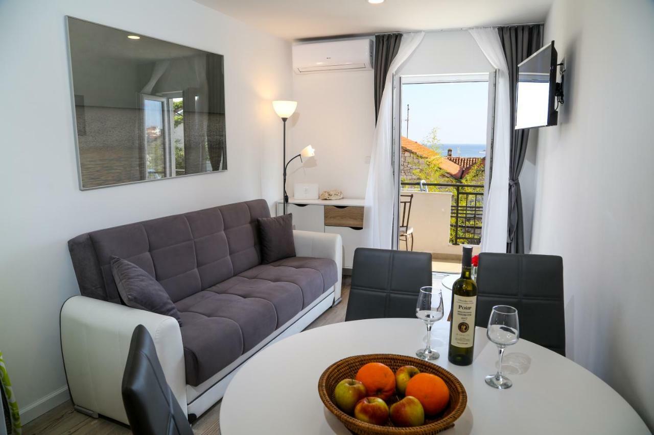 Apartments Sunset ฮวาร์ ภายนอก รูปภาพ