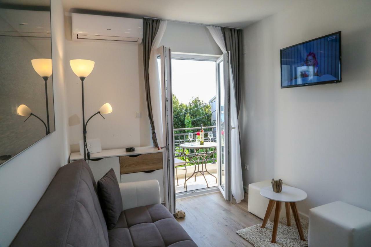 Apartments Sunset ฮวาร์ ภายนอก รูปภาพ