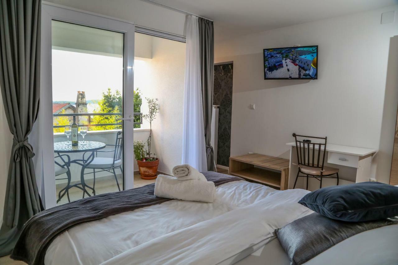 Apartments Sunset ฮวาร์ ภายนอก รูปภาพ