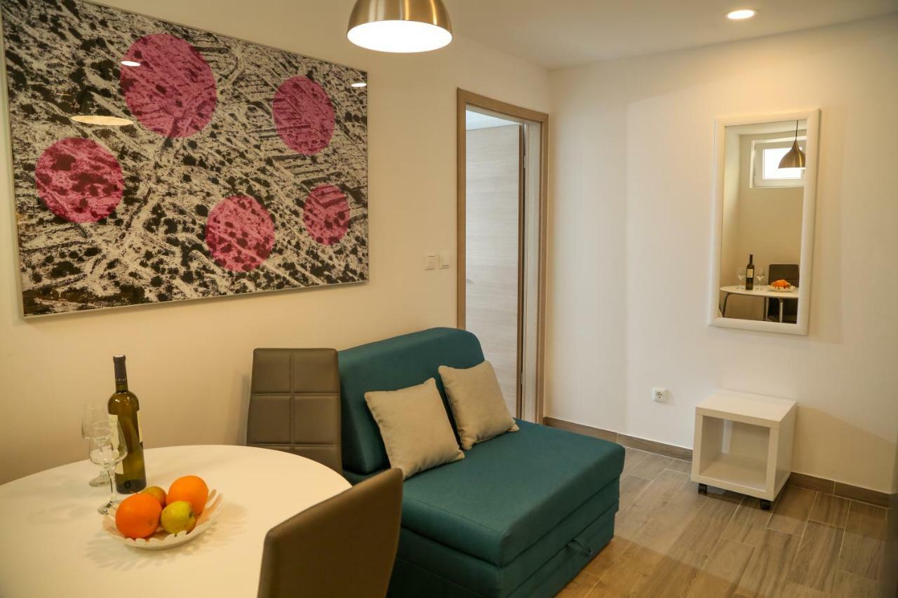 Apartments Sunset ฮวาร์ ภายนอก รูปภาพ